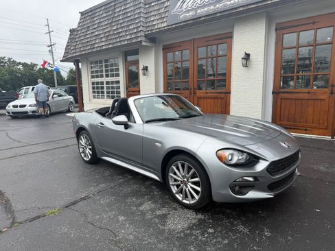 Used 2017 FIAT 124 Spider Lusso RWD image 5