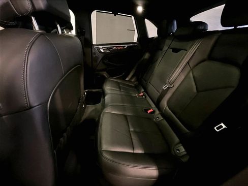 Used 2025 Porsche Macan image 22