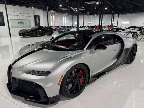 Used 2023 Bugatti Chiron Pur Sport image 3