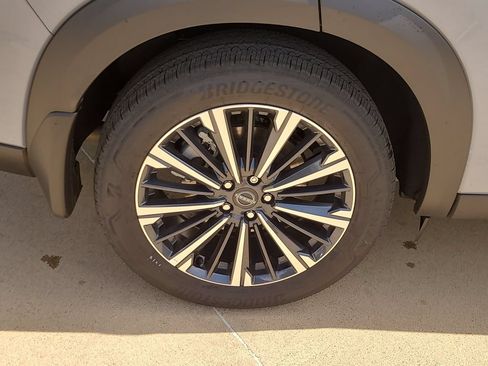 New 2026 Nissan Pathfinder Platinum w/ Accent Package FWD image 6
