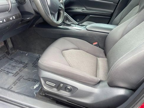Used 2020 Toyota Camry LE image 12