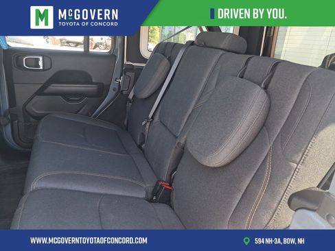 Used 2024 Jeep Wrangler Unlimited Sahara AWD/4WD image 18