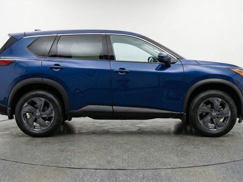 Used 2025 Nissan Rogue SV FWD image 11