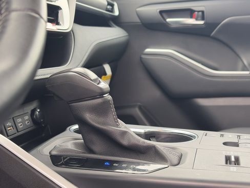 Used 2025 Toyota Highlander XLE image 27