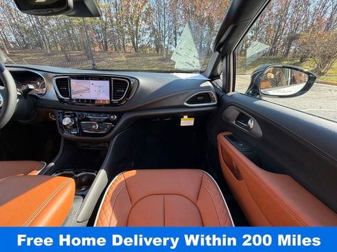 New 2026 Chrysler Pacifica Pinnacle image 14