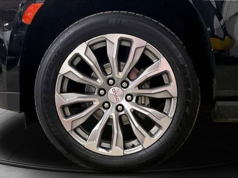 Used 2023 GMC Yukon Denali image 9