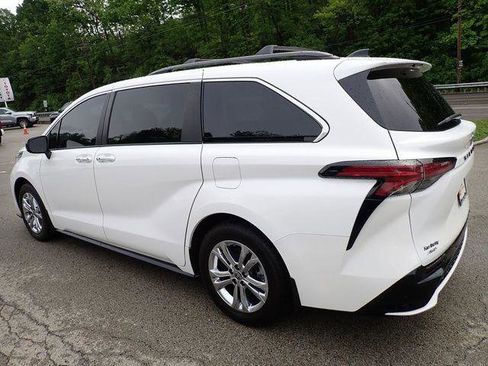 Certified 2022 Toyota Sienna XSE w/ XSE Plus Package AWD/4WD image 8