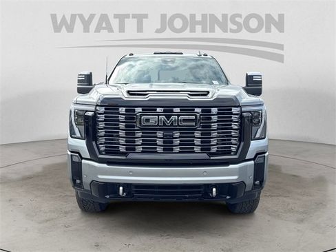 Used 2025 GMC Sierra 2500 Denali Ultimate image 8