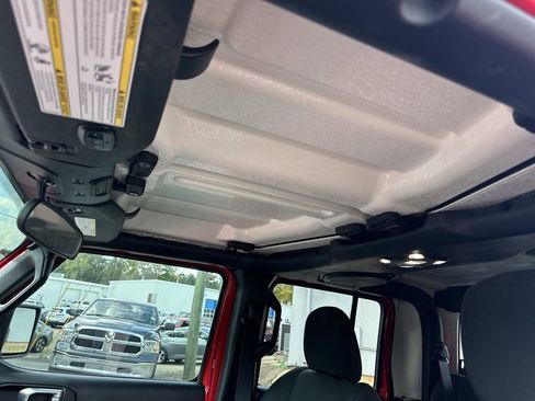 Used 2022 Jeep Gladiator Sport image 32