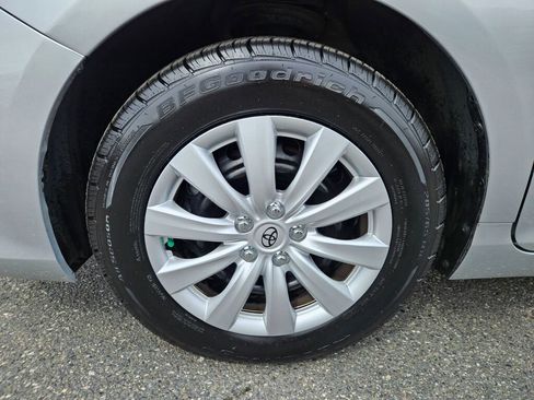 Used 2016 Toyota Camry LE image 8