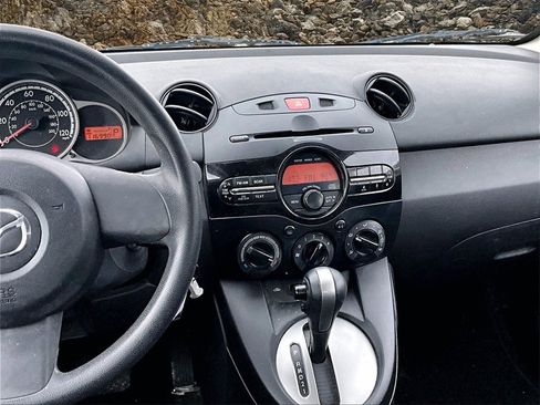 Used 2014 MAZDA MAZDA2 Sport image 6