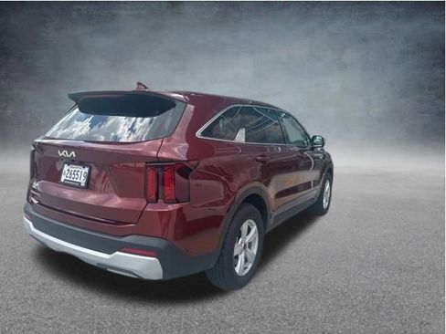 Used 2025 Kia Sorento LX FWD image 8
