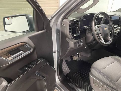 Used 2024 Chevrolet Silverado 1500 LT AWD/4WD image 10