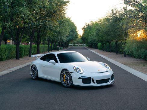 Used 2015 Porsche 911 GT3 RWD image 2