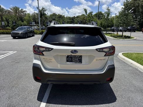 Used 2024 Subaru Outback Premium AWD/4WD image 2