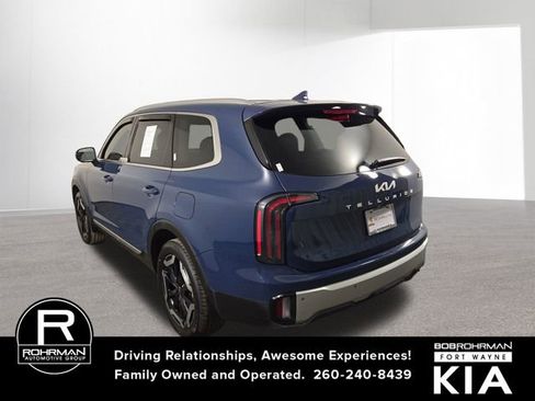 Certified 2024 Kia Telluride EX w/ EX Captain's Chair Package image 11