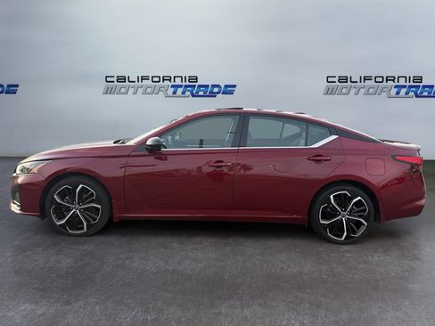 Used 2023 Nissan Altima 2.5 SR w/ SR Premium Package image 8