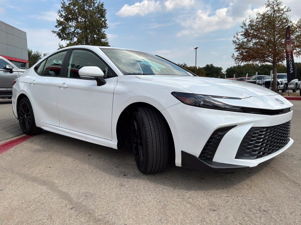 Used 2026 Toyota Camry SE FWD image 4