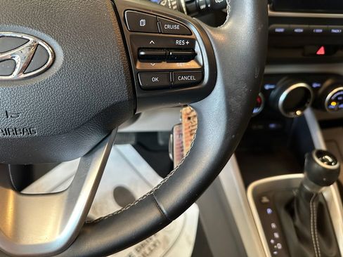 Used 2022 Hyundai Venue SEL FWD image 12