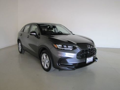 Certified 2025 Honda HR-V LX image 3