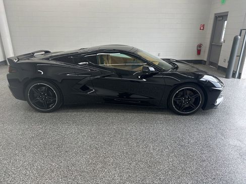 Used 2022 Chevrolet Corvette Stingray Premium Cpe w/ Z51 Performance Package RWD image 8