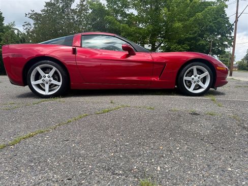 Used 2005 Chevrolet Corvette Coupe w/ Preferred Equipment Group RWD image 2