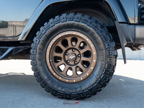 Used 2017 Jeep Wrangler Unlimited Sahara AWD/4WD image 12