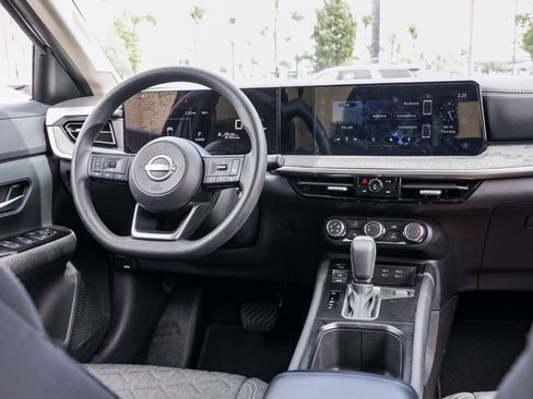 Used 2025 Nissan Kicks SV FWD image 22