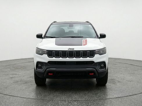 Used 2025 Jeep Compass Trailhawk AWD/4WD image 2