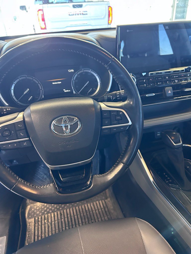 Used 2022 Toyota Highlander Limited AWD/4WD image 6