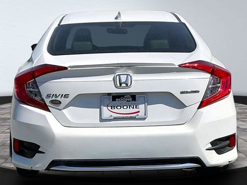 Used 2019 Honda Civic Touring image 4