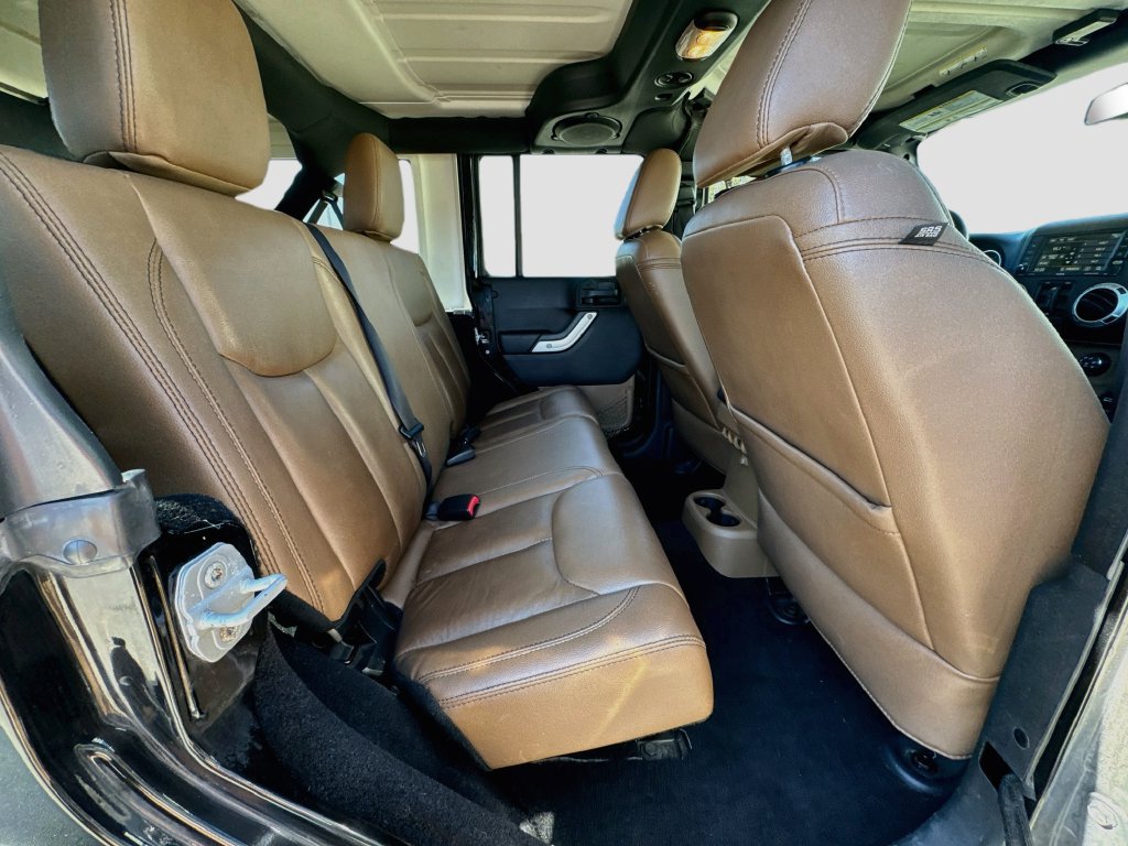 Used 2014 Jeep Wrangler Unlimited Rubicon w/ Connectivity Group AWD/4WD image 30