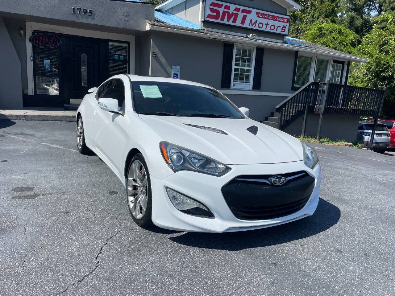 Used 2015 Hyundai Genesis 3.8 RWD image 4