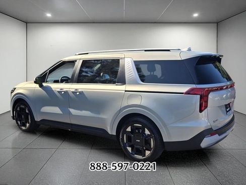 Used 2026 Kia Carnival EX FWD image 3
