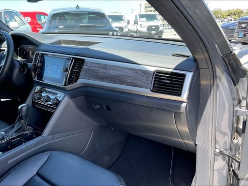 Used 2022 Volkswagen Atlas Cross Sport SE AWD/4WD image 23