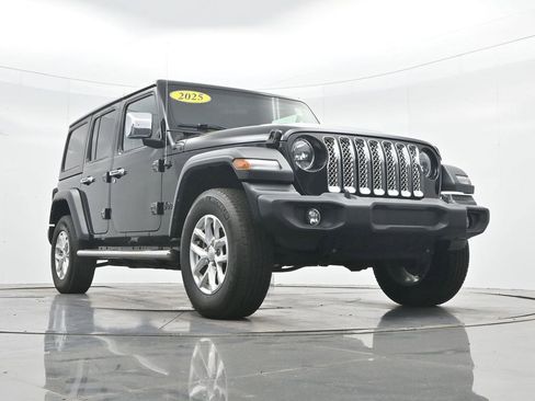 Used 2023 Jeep Wrangler Unlimited Sport AWD/4WD image 29