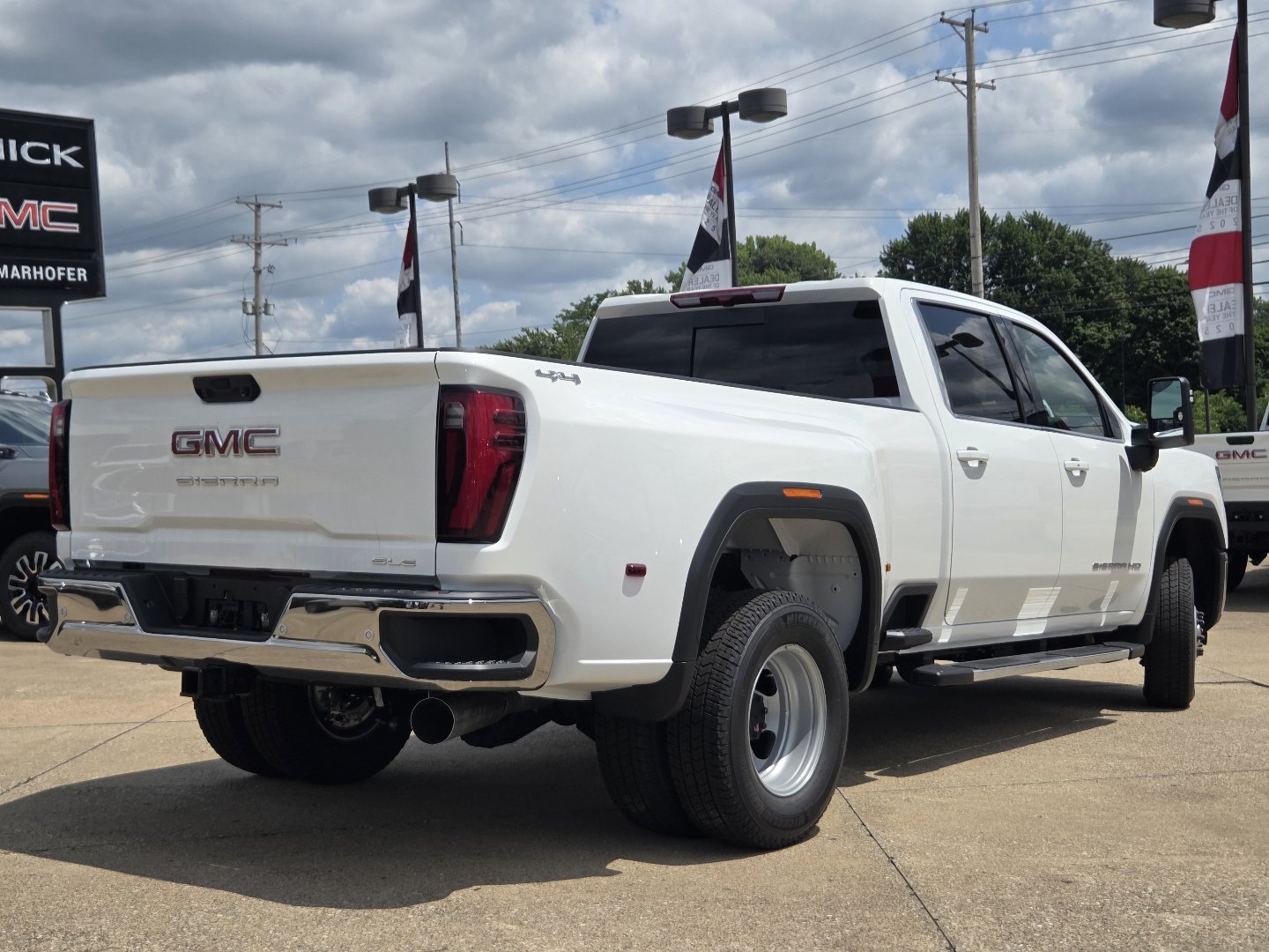 New 2026 GMC Sierra 3500 SLE w/ Preferred Package AWD/4WD image 18