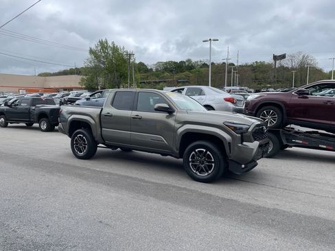 Certified 2025 Toyota Tacoma TRD Sport AWD/4WD image 6
