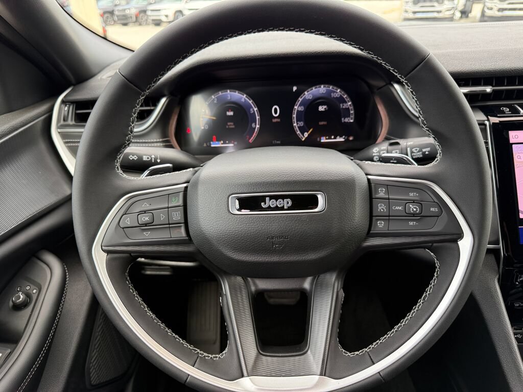 New 2027 Jeep Grand Cherokee Laredo AWD/4WD image 14