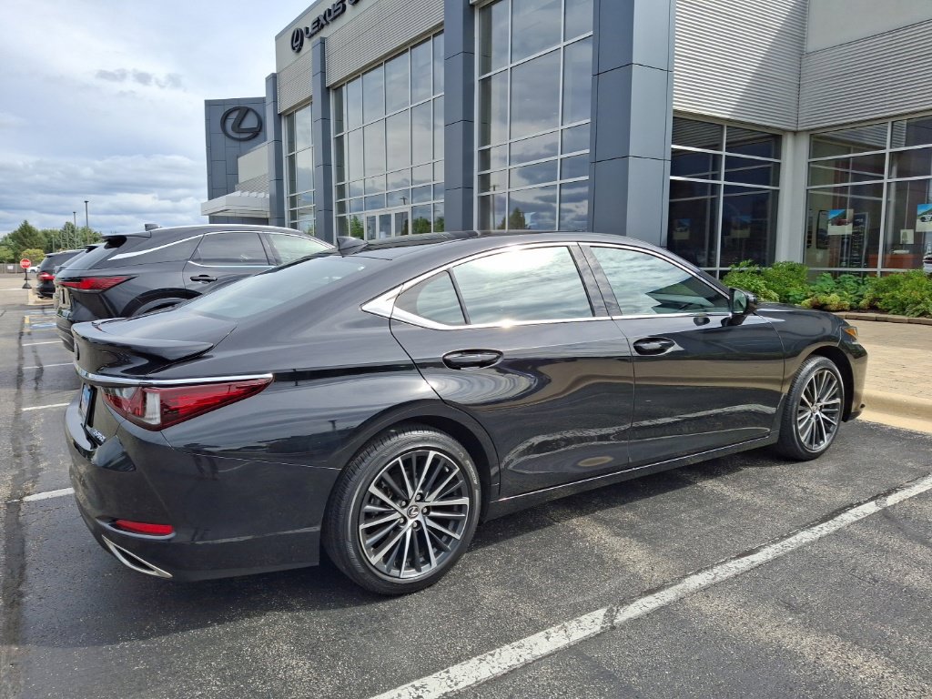 Used 2024 Lexus ES 350 w/ Premium Package FWD image 3