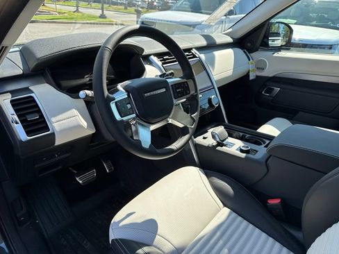 New 2026 Land Rover Discovery Dynamic SE AWD/4WD image 12