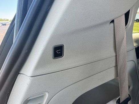 Certified 2024 Chrysler Pacifica Touring-L FWD image 18