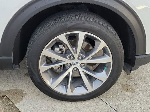 Certified 2025 Ford Explorer Platinum w/ Ultimate Package image 8