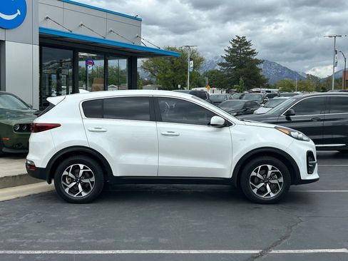 Used 2022 Kia Sportage LX AWD/4WD image 2