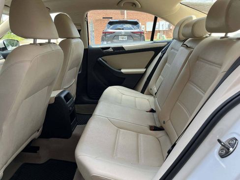 Used 2012 Volkswagen Jetta SE FWD image 10