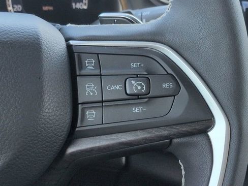 Used 2025 Jeep Grand Cherokee Limited w/ Black Appearance Package RWD image 26