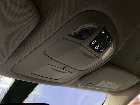 Used 2022 Chrysler Voyager LX image 27