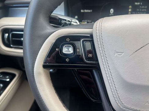 Certified 2023 Lincoln Aviator Standard w/ Premium Package image 30