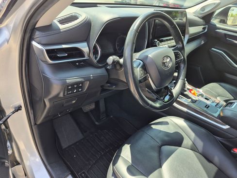 Used 2021 Toyota Highlander Platinum AWD/4WD image 15