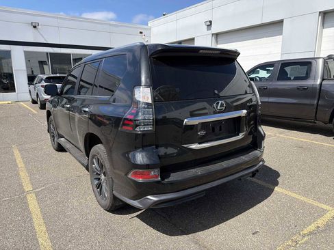 Used 2023 Lexus GX 460 Premium w/ Accessory Package AWD/4WD image 4